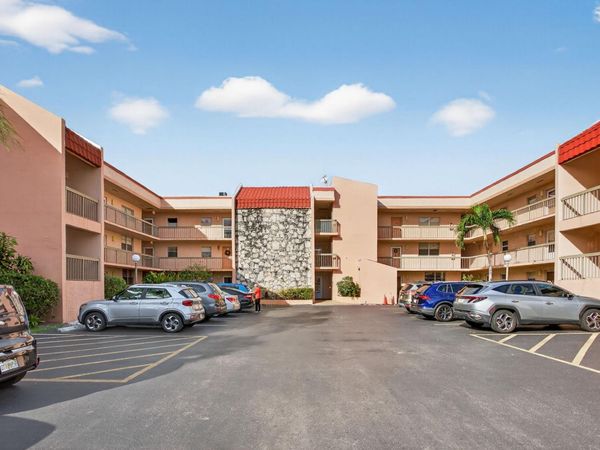 3050 Holiday Springs Boulevard, Unit 108, Margate, FL 33063