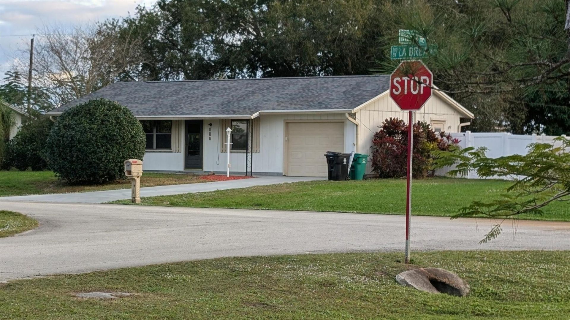 522 NW La Brea Avenue, Port Saint Lucie, FL 34983 Photo