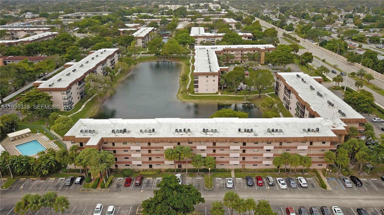4930 E Sabal Palm Blvd, Unit 306, Tamarac, FL 33319 Photo