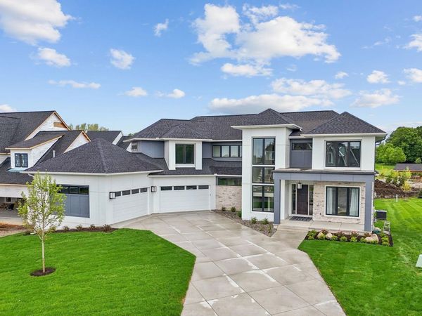 16404 47th Place N, Plymouth, MN 55446