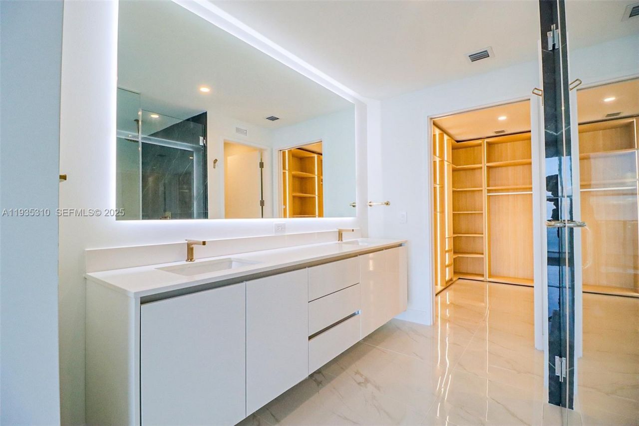 700 NE 24 St, Unit 4201, Miami, FL 33137 Photo