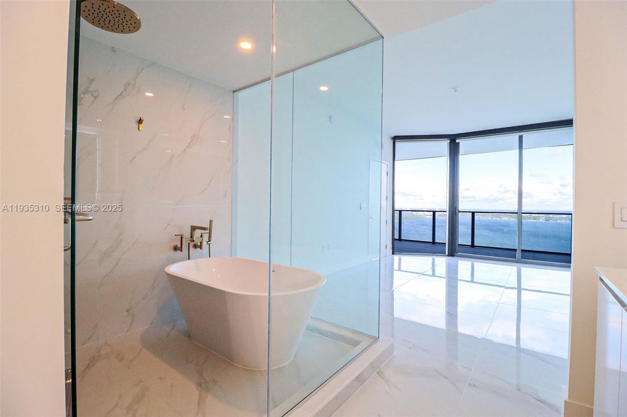 700 NE 24 St, Unit 4201, Miami, FL 33137 Photo