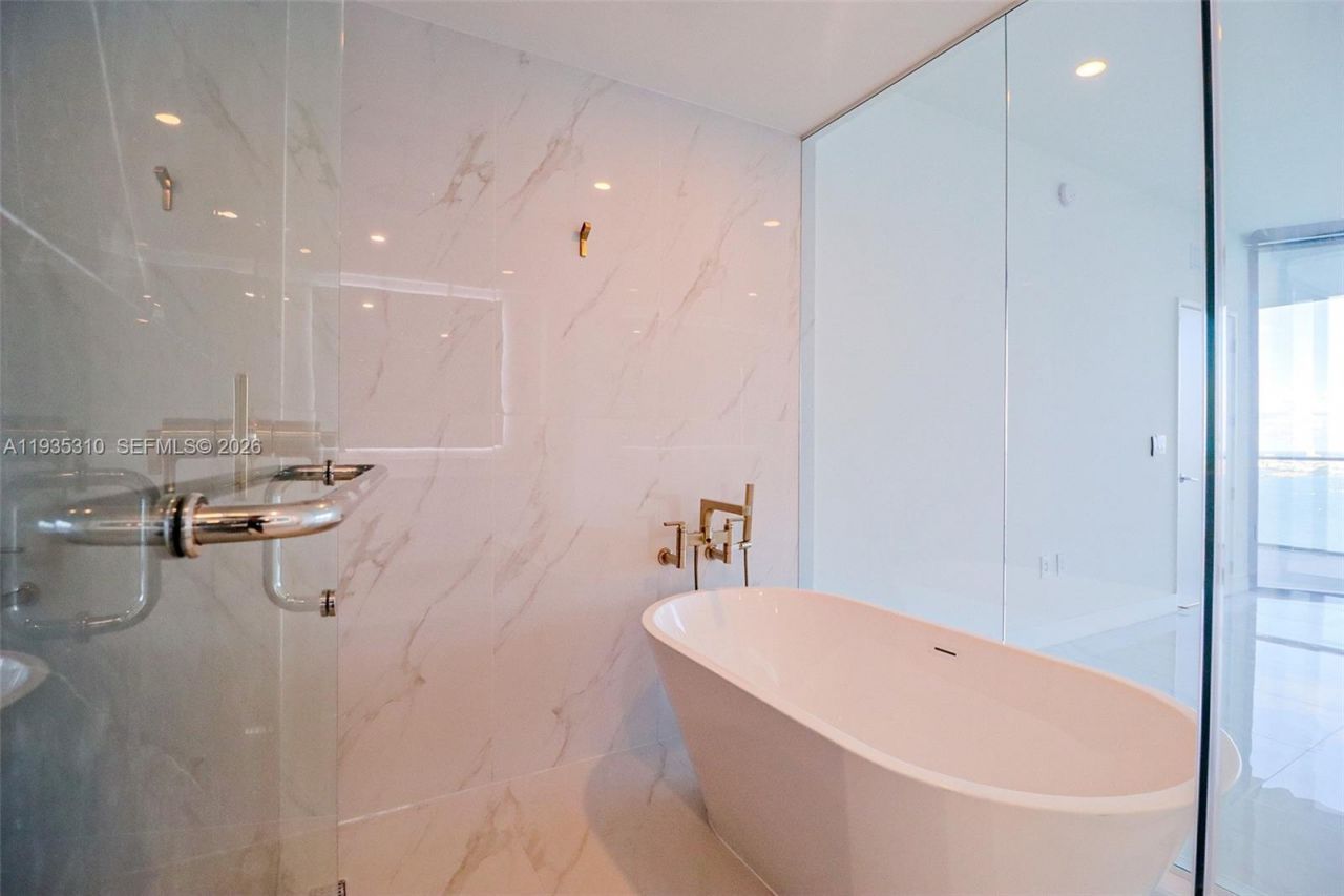 700 NE 24 St, Unit 4201, Miami, FL 33137 Photo