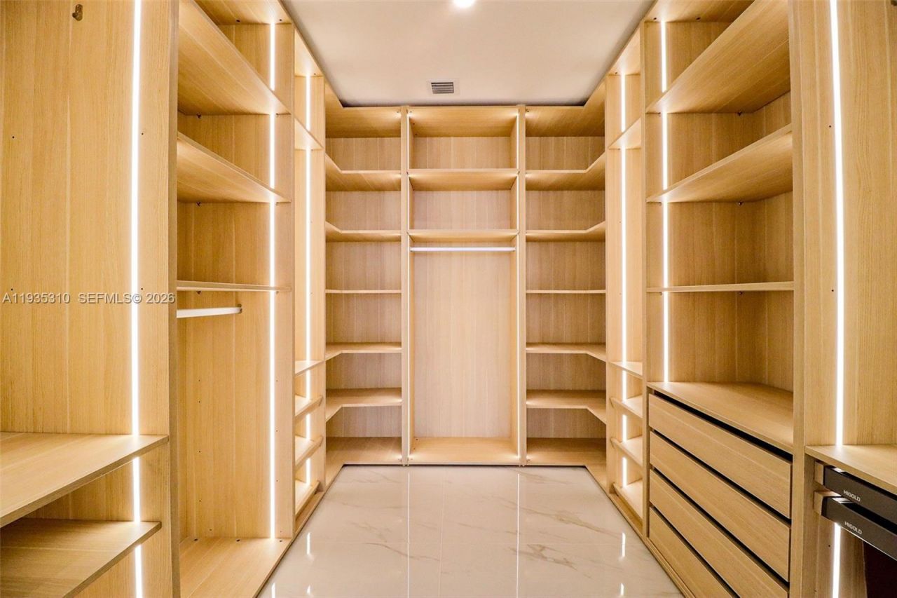 700 NE 24 St, Unit 4201, Miami, FL 33137 Photo