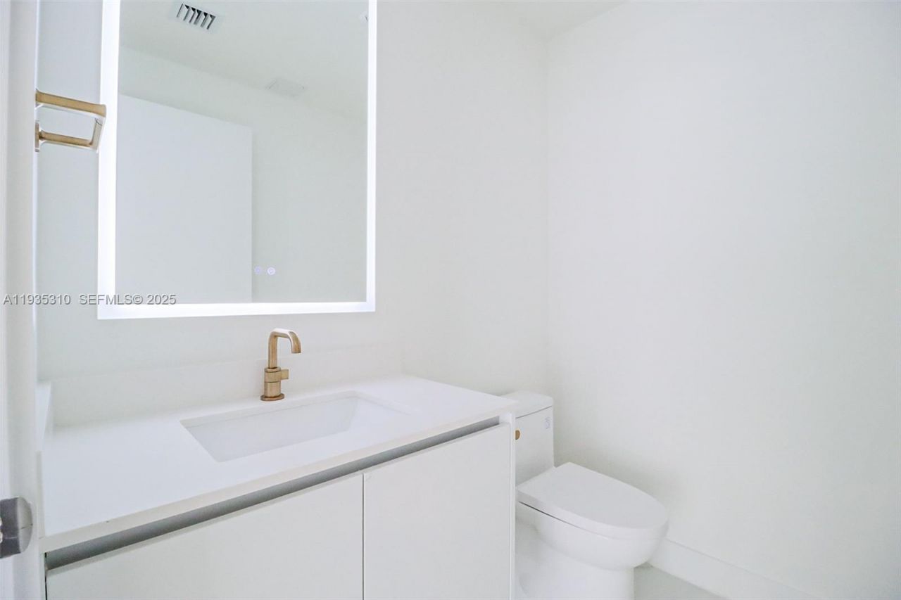 700 NE 24 St, Unit 4201, Miami, FL 33137 Photo