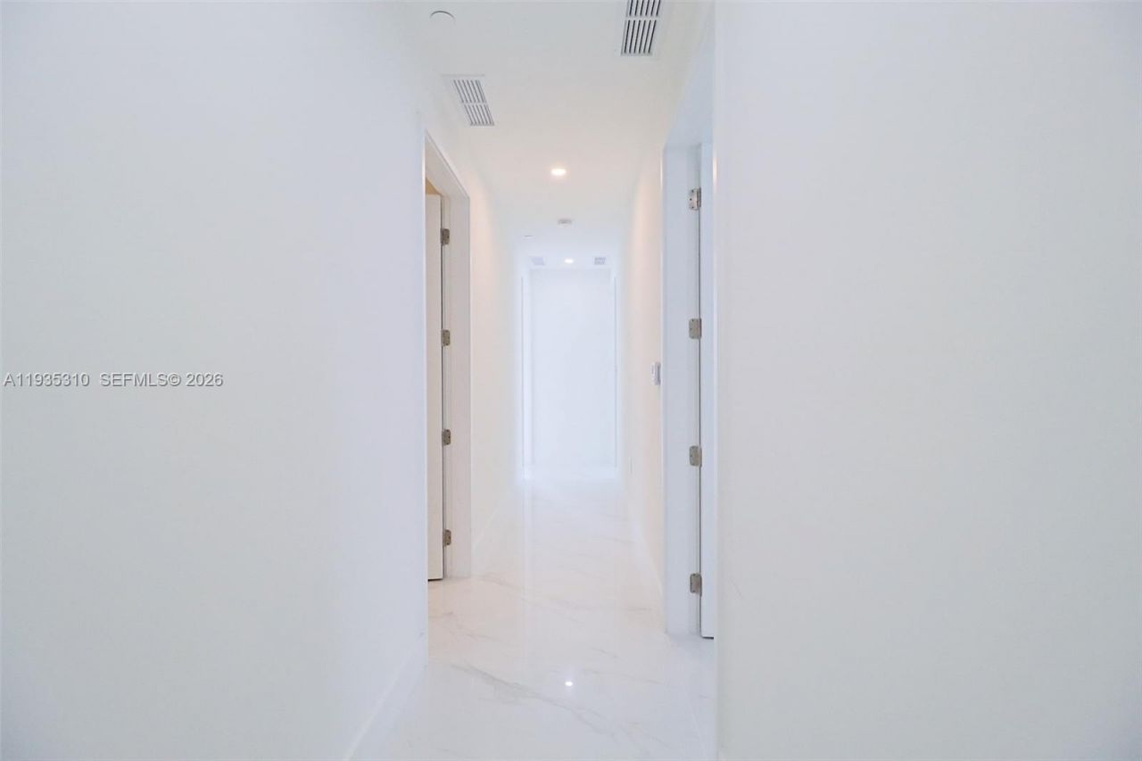 700 NE 24 St, Unit 4201, Miami, FL 33137 Photo