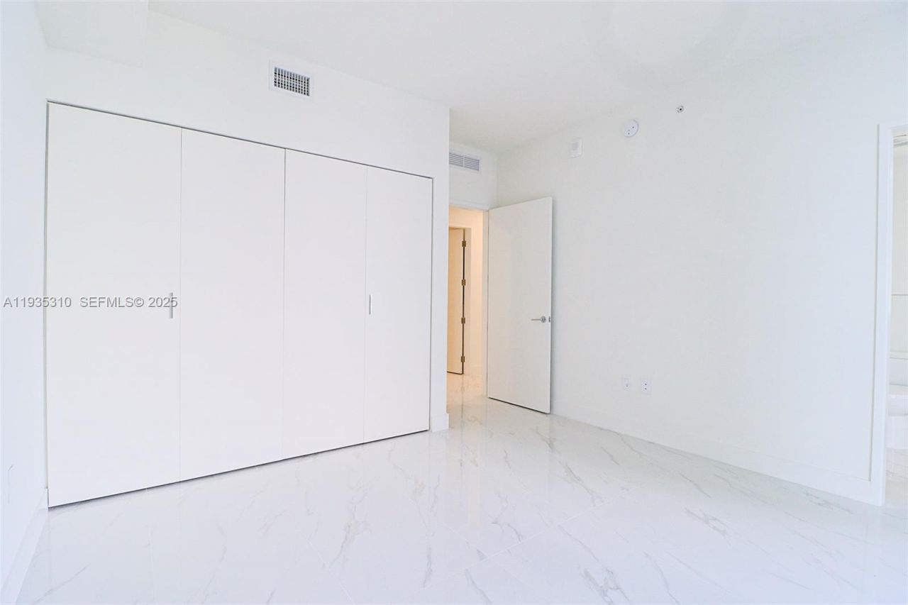 700 NE 24 St, Unit 4201, Miami, FL 33137 Photo