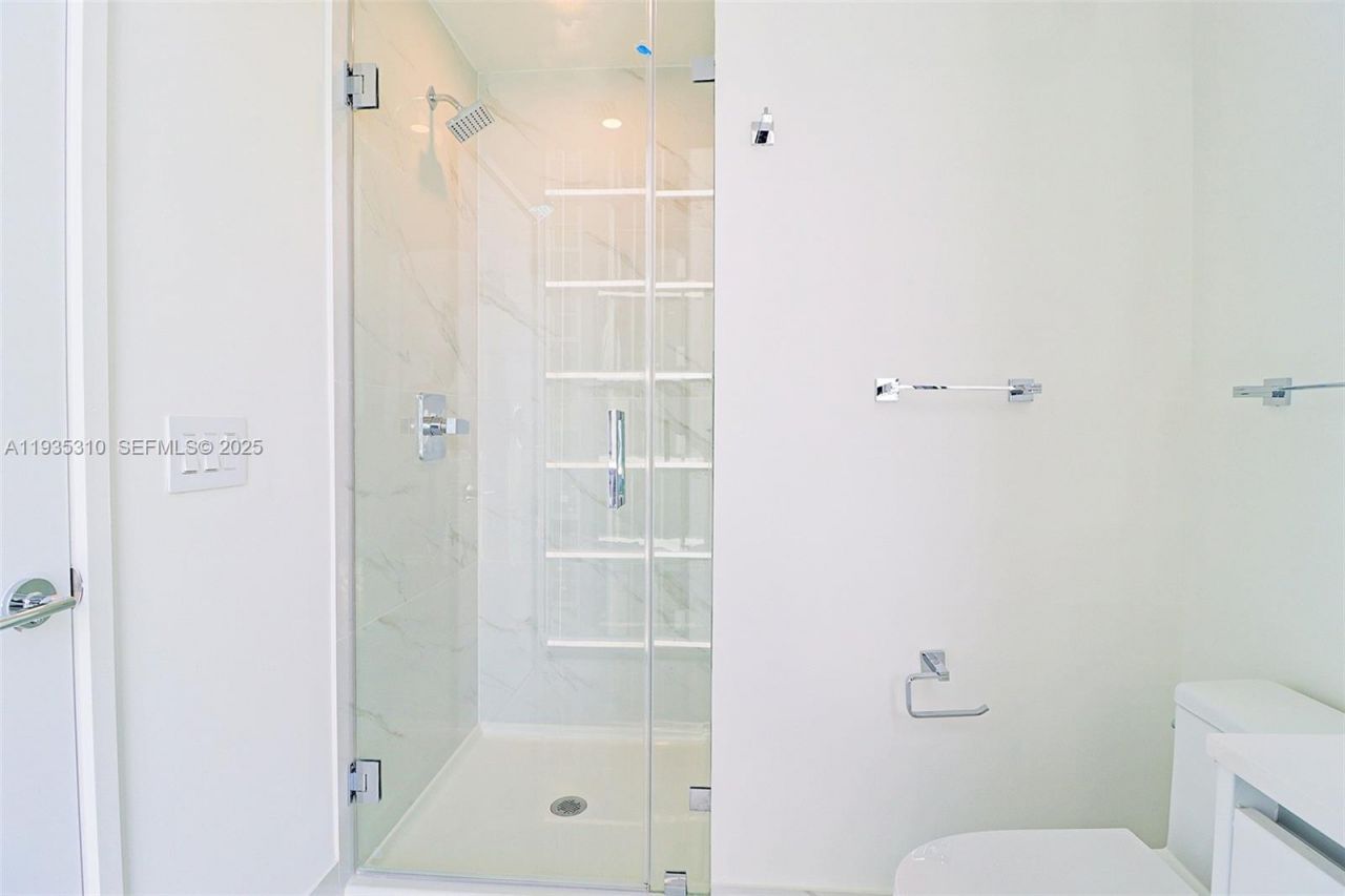 700 NE 24 St, Unit 4201, Miami, FL 33137 Photo