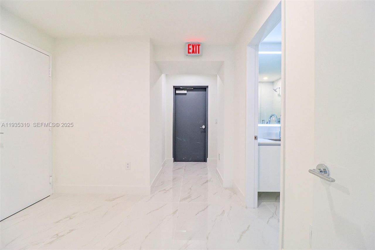 700 NE 24 St, Unit 4201, Miami, FL 33137 Photo