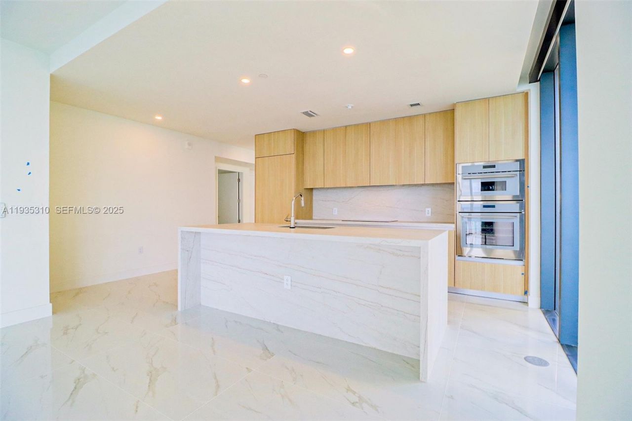 700 NE 24 St, Unit 4201, Miami, FL 33137 Photo