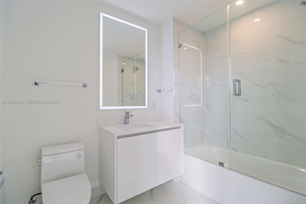 700 NE 24 St, Unit 4201, Miami, FL 33137 Photo