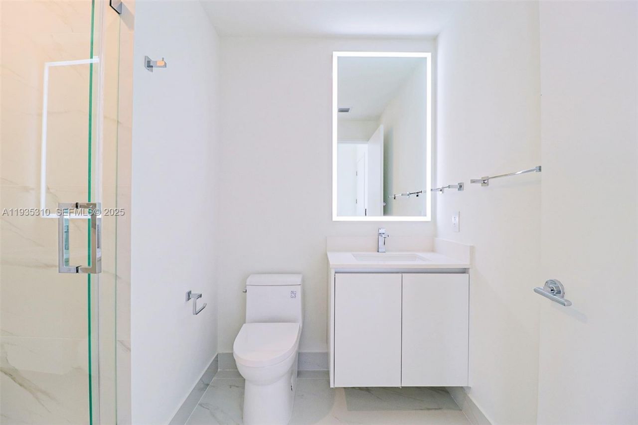 700 NE 24 St, Unit 4201, Miami, FL 33137 Photo