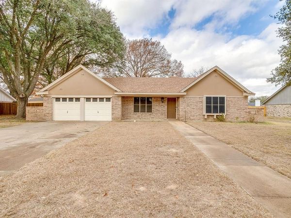 1114 Willowcreek Road, Cleburne, TX 76033