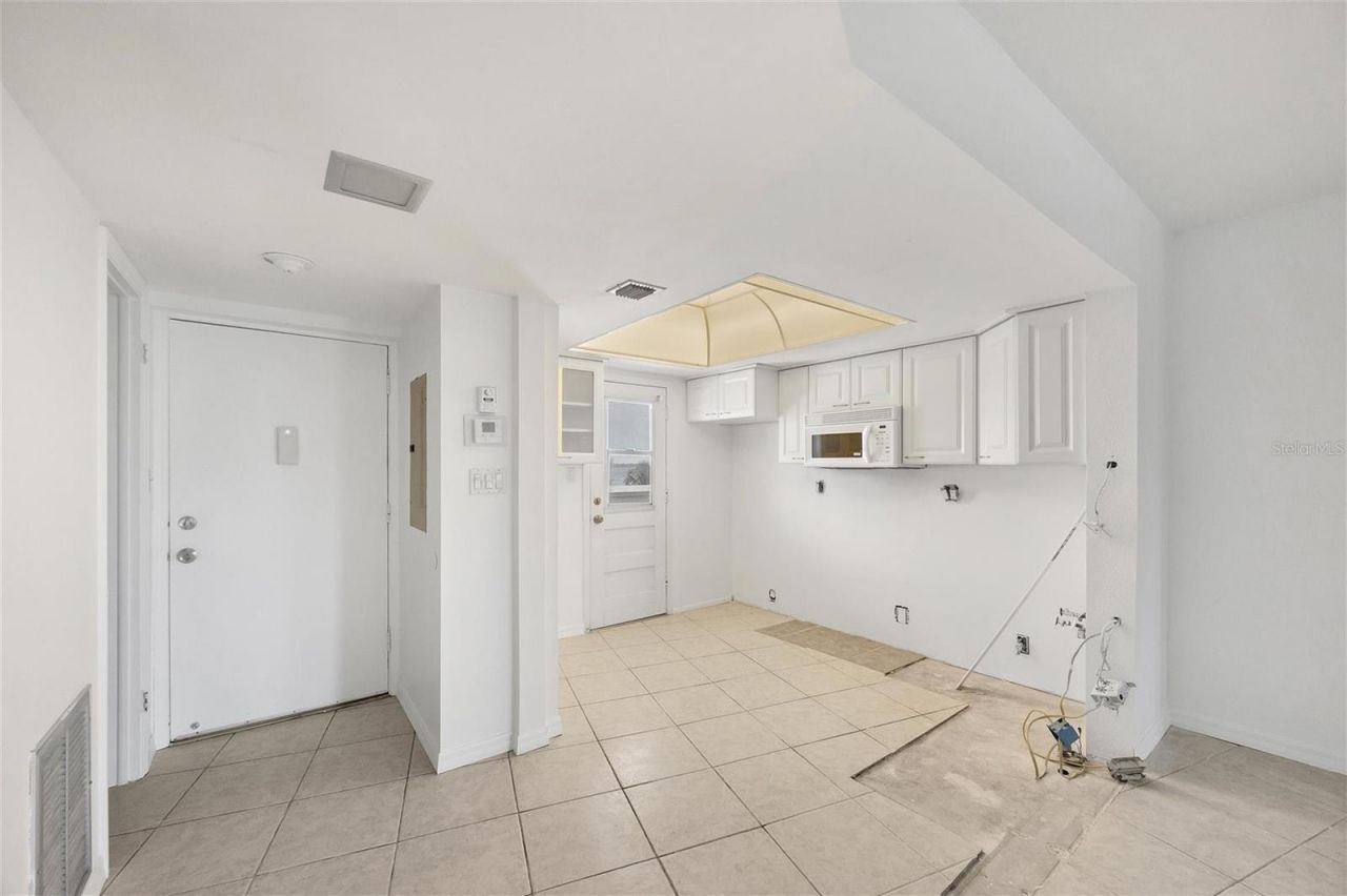 2110 Benjamin Franklin Drive, Unit 303, Sarasota, FL 34236 Photo