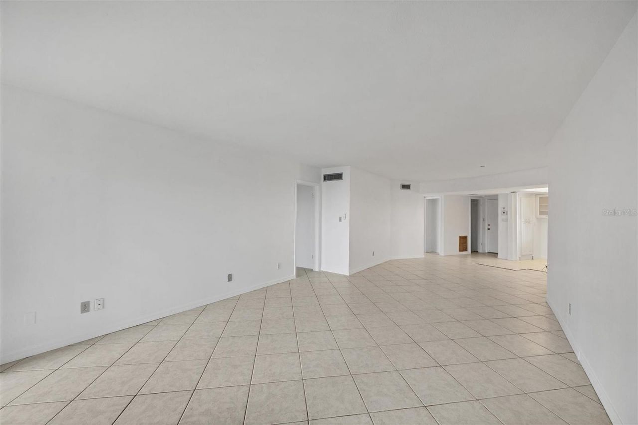 2110 Benjamin Franklin Drive, Unit 303, Sarasota, FL 34236 Photo