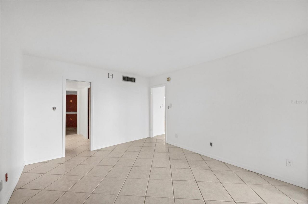 2110 Benjamin Franklin Drive, Unit 303, Sarasota, FL 34236 Photo