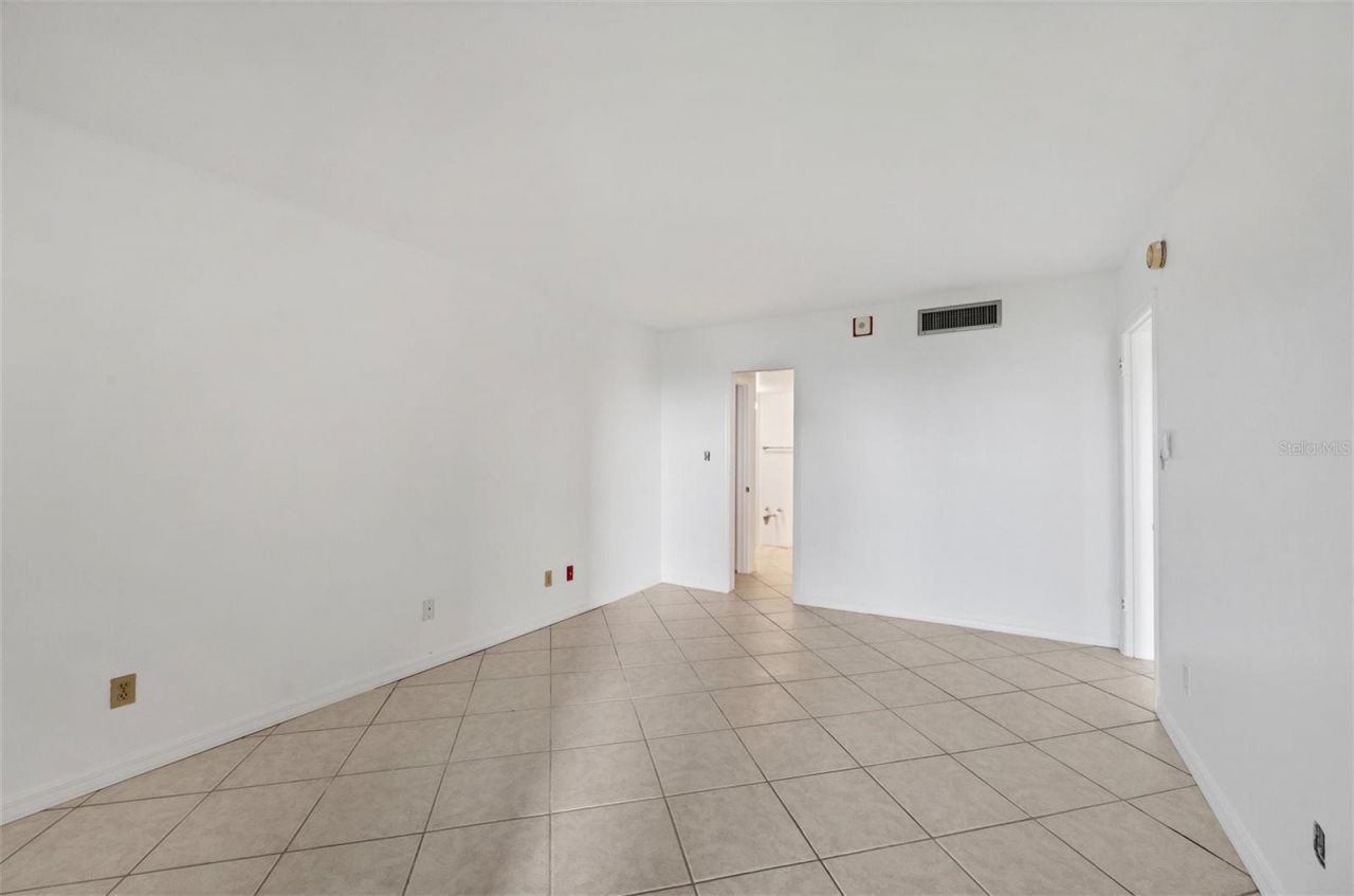 2110 Benjamin Franklin Drive, Unit 303, Sarasota, FL 34236 Photo