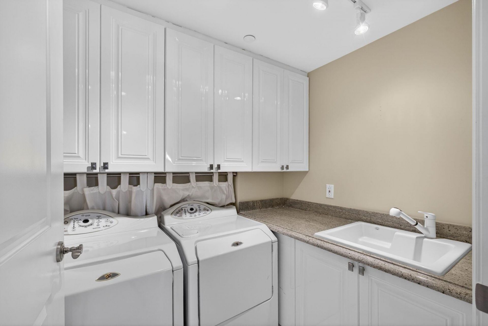 2700 N Ocean Drive, Unit 2005b, Singer Island, FL 33404 Photo