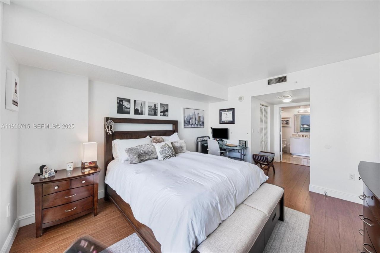 1800 N Bayshore Dr, Unit 3206, Miami, FL 33132 Photo