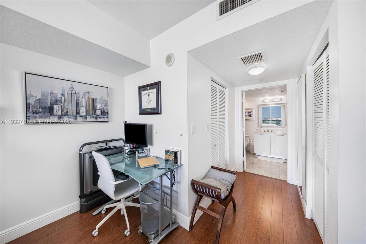 1800 N Bayshore Dr, Unit 3206, Miami, FL 33132 Photo