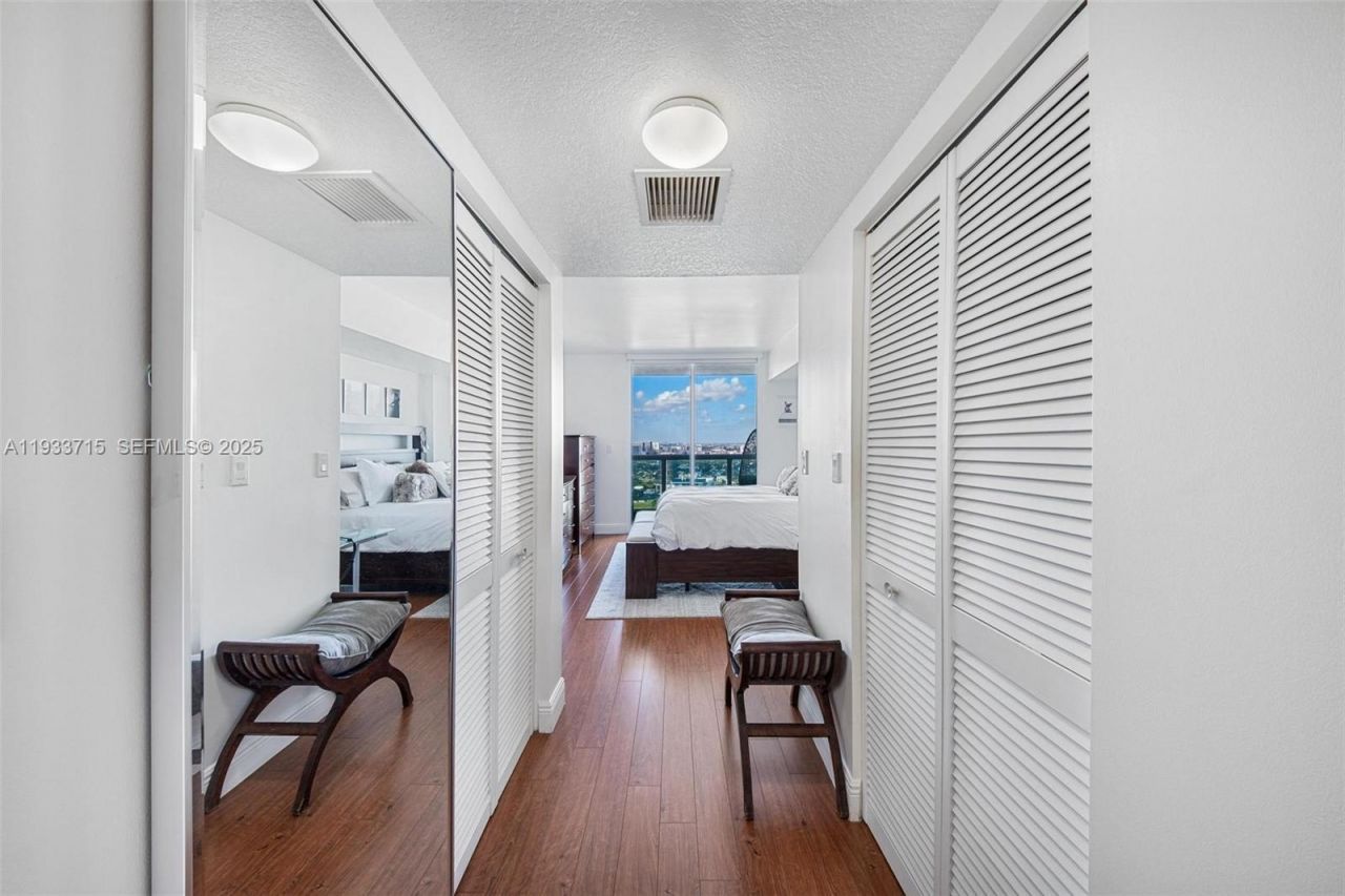 1800 N Bayshore Dr, Unit 3206, Miami, FL 33132 Photo