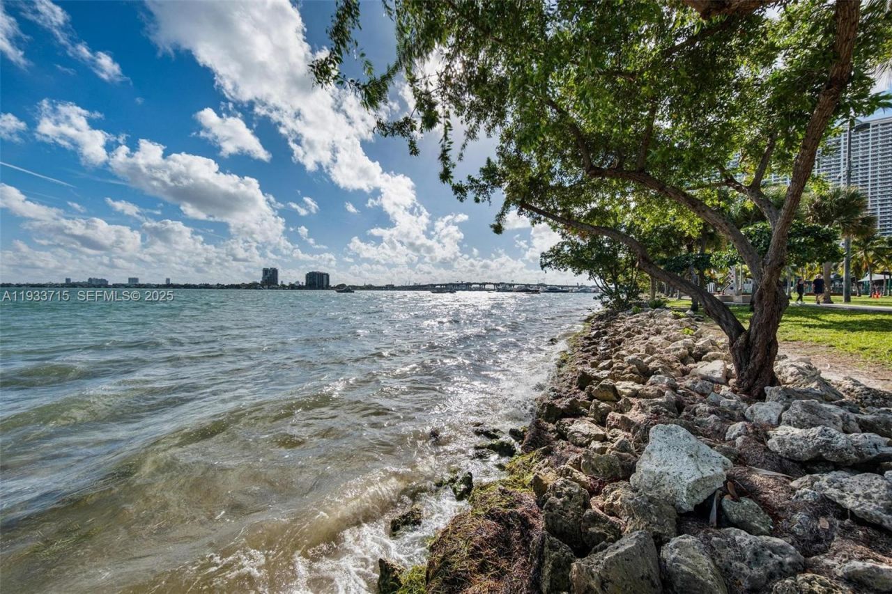 1800 N Bayshore Dr, Unit 3206, Miami, FL 33132 Photo