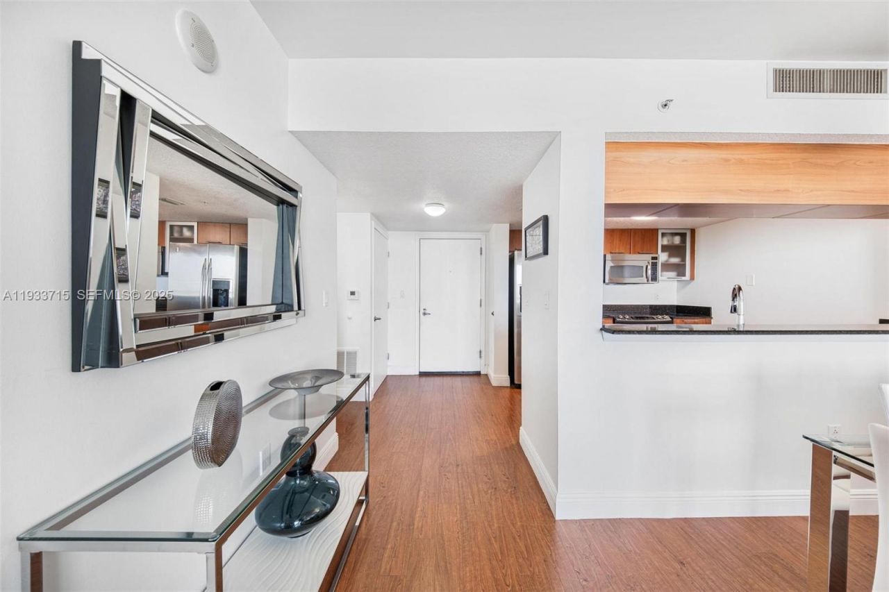 1800 N Bayshore Dr, Unit 3206, Miami, FL 33132 Photo