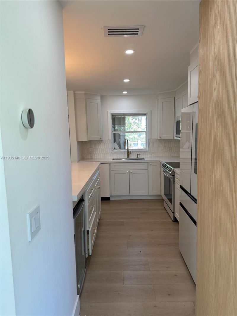 708 SE 3rd Ave Ext , Unit 201, Hallandale Beach, FL 33009 Photo