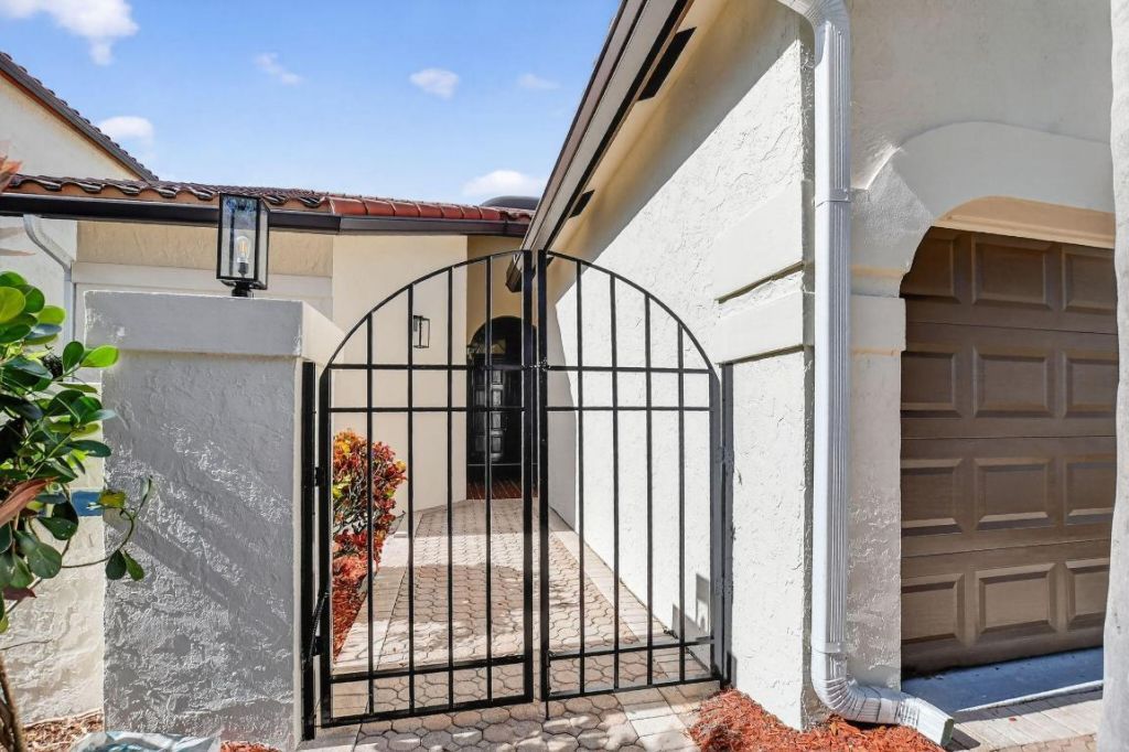 23045 Via Stel, Boca Raton, FL 33433 Photo