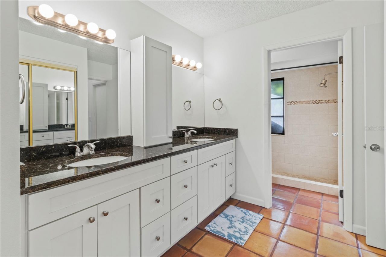 2375 Lakeside Mews, Unit D2, Sarasota, FL 34235 Photo