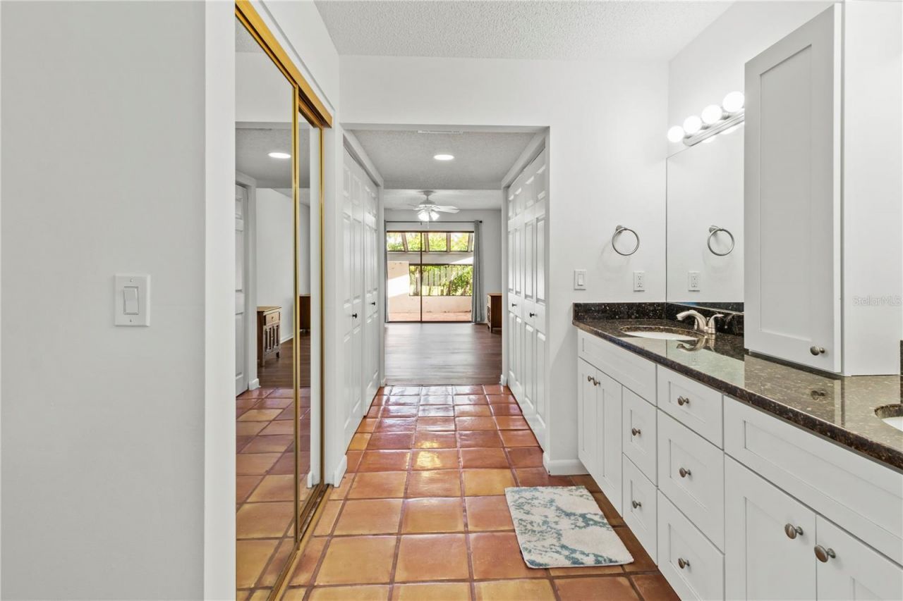 2375 Lakeside Mews, Unit D2, Sarasota, FL 34235 Photo