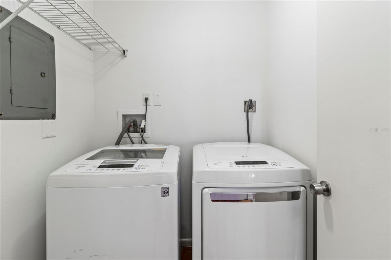 2375 Lakeside Mews, Unit D2, Sarasota, FL 34235 Photo