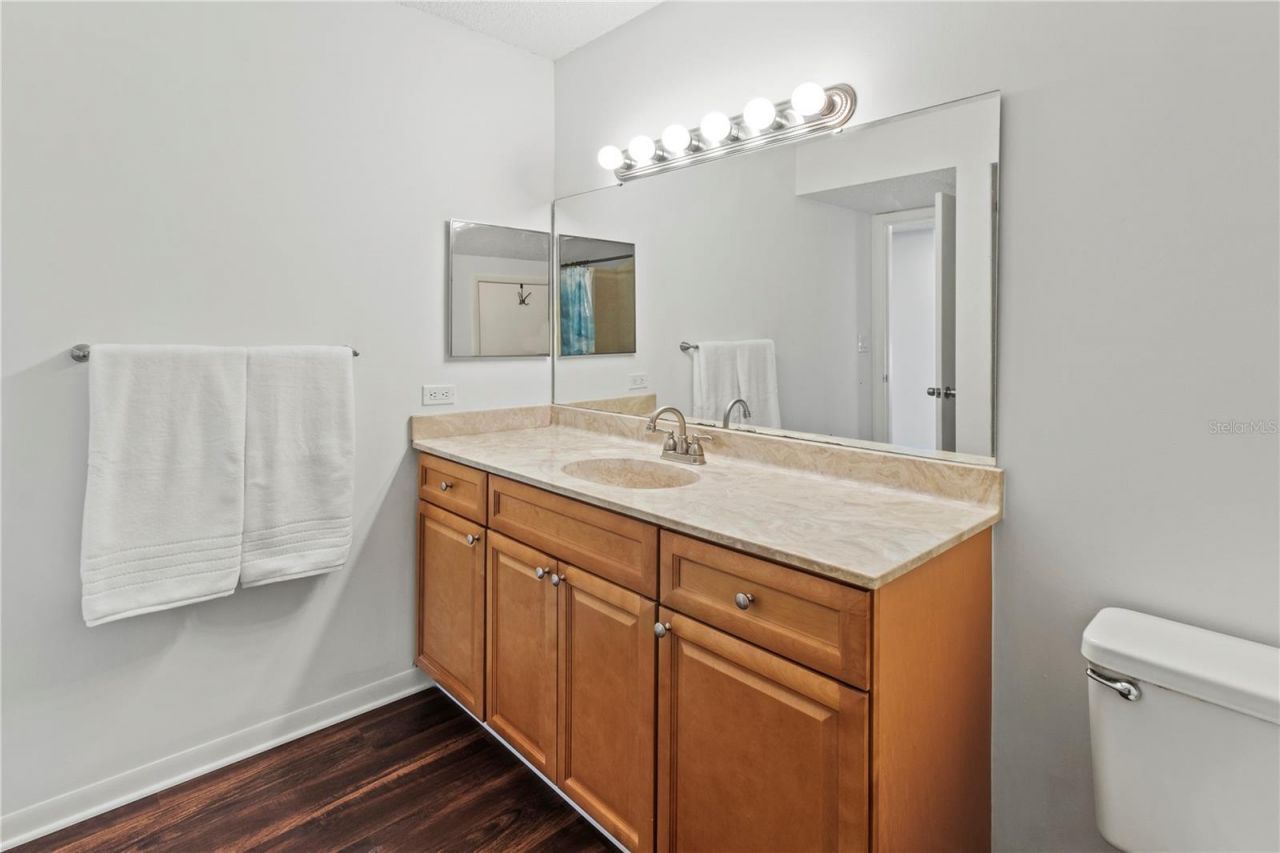 2375 Lakeside Mews, Unit D2, Sarasota, FL 34235 Photo