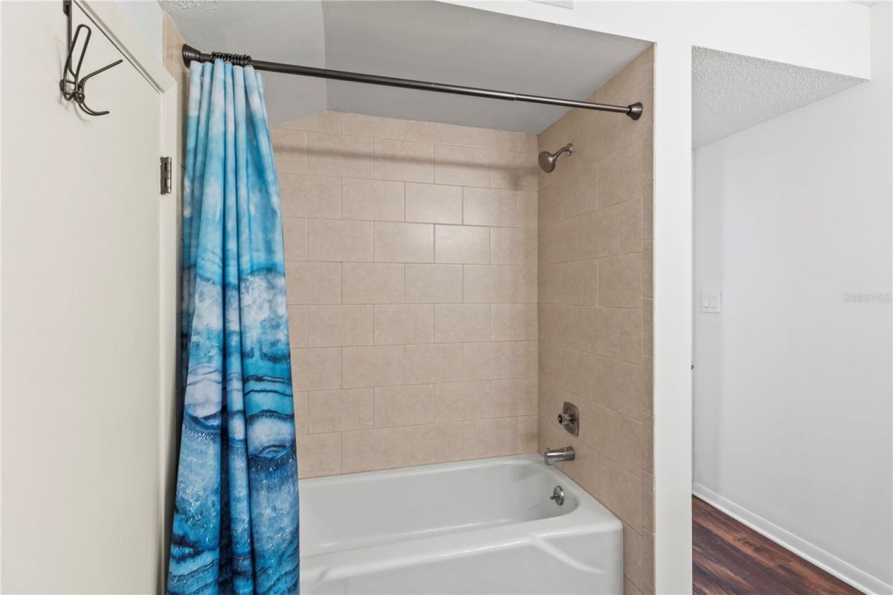 2375 Lakeside Mews, Unit D2, Sarasota, FL 34235 Photo