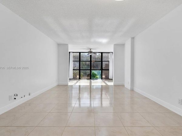 1000 Parkview Dr, Unit 316, Hallandale Beach, FL 33009