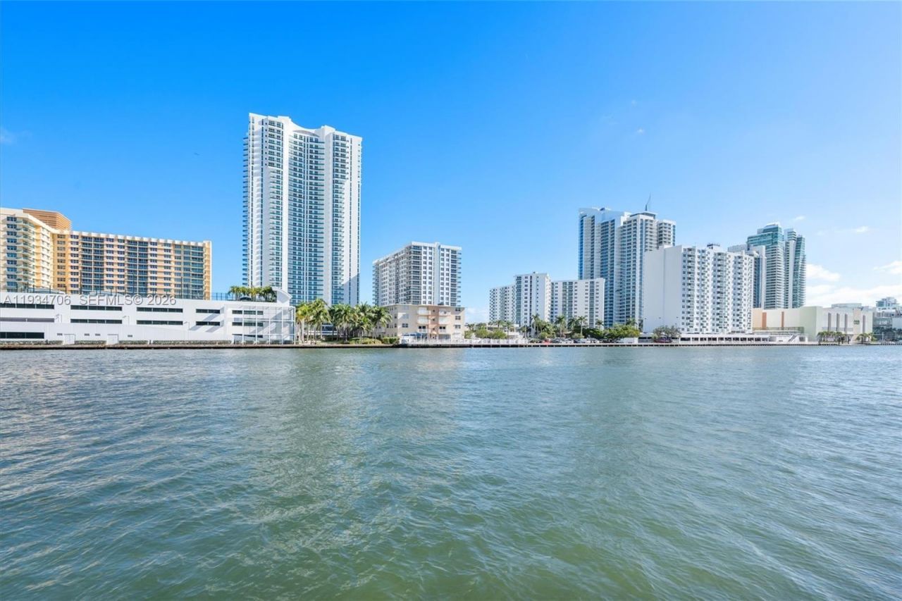 1000 Parkview Dr, Unit 316, Hallandale Beach, FL 33009 Photo