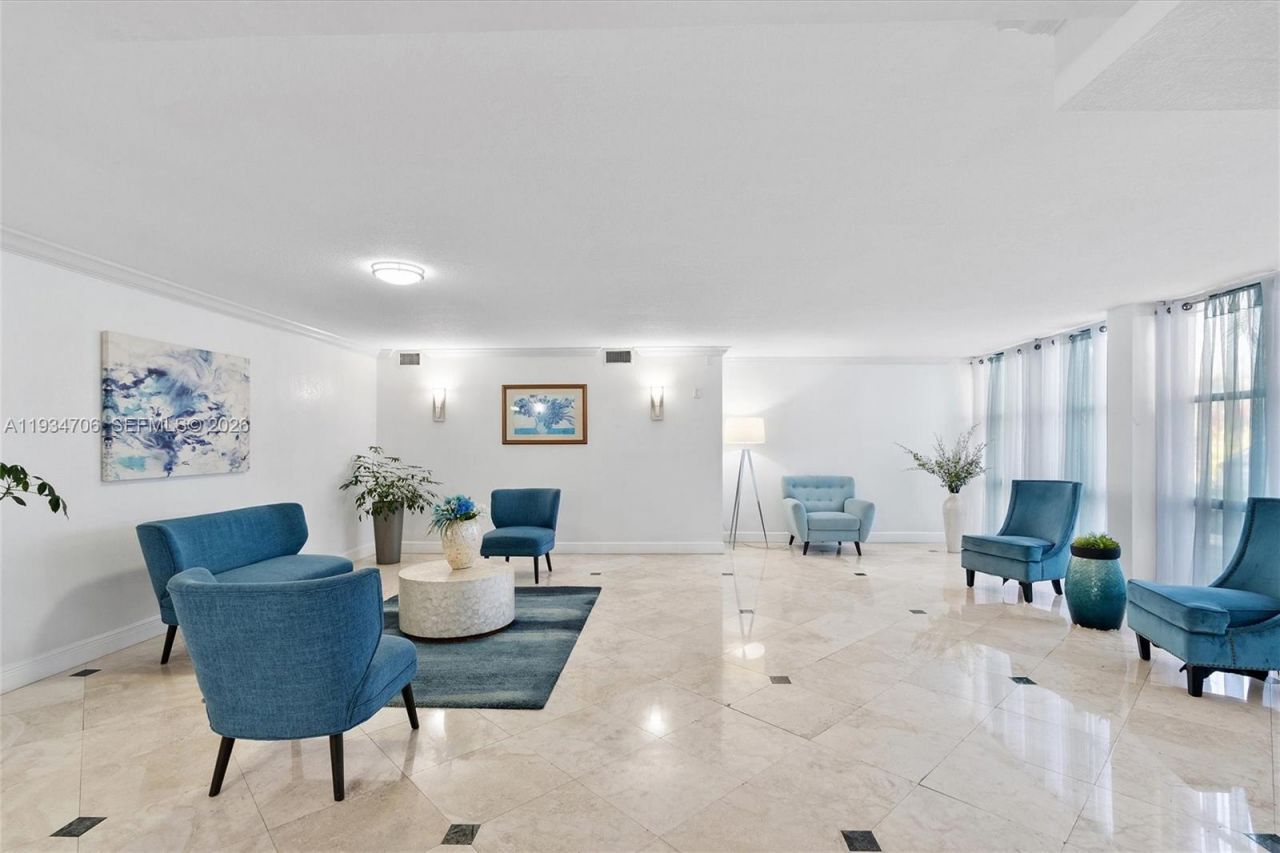 1000 Parkview Dr, Unit 316, Hallandale Beach, FL 33009 Photo