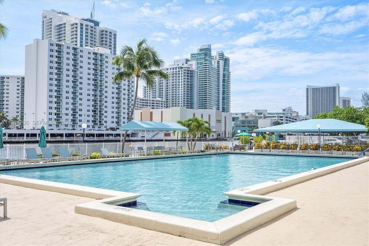 1000 Parkview Dr, Unit 316, Hallandale Beach, FL 33009 Photo