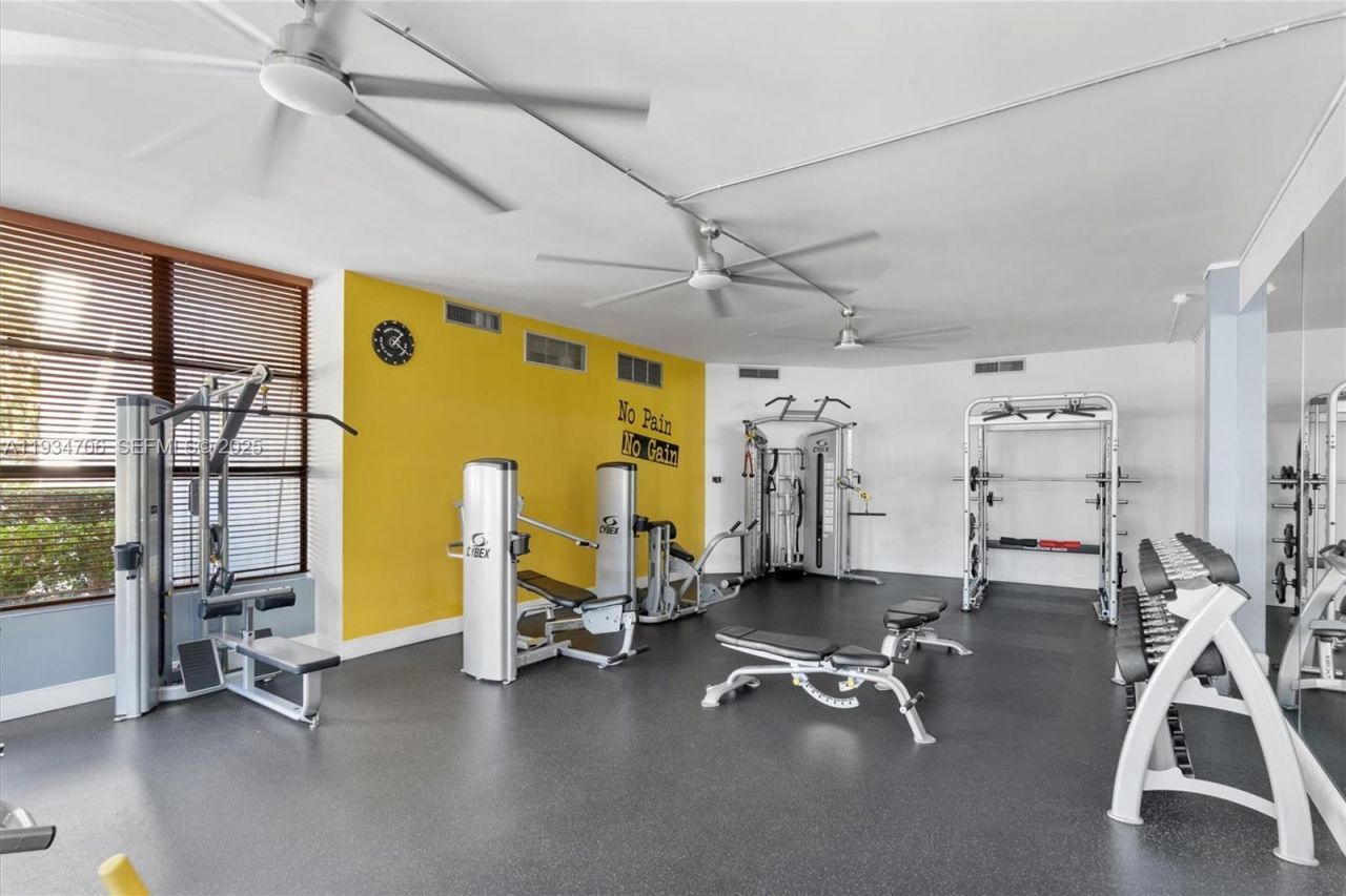 1000 Parkview Dr, Unit 316, Hallandale Beach, FL 33009 Photo