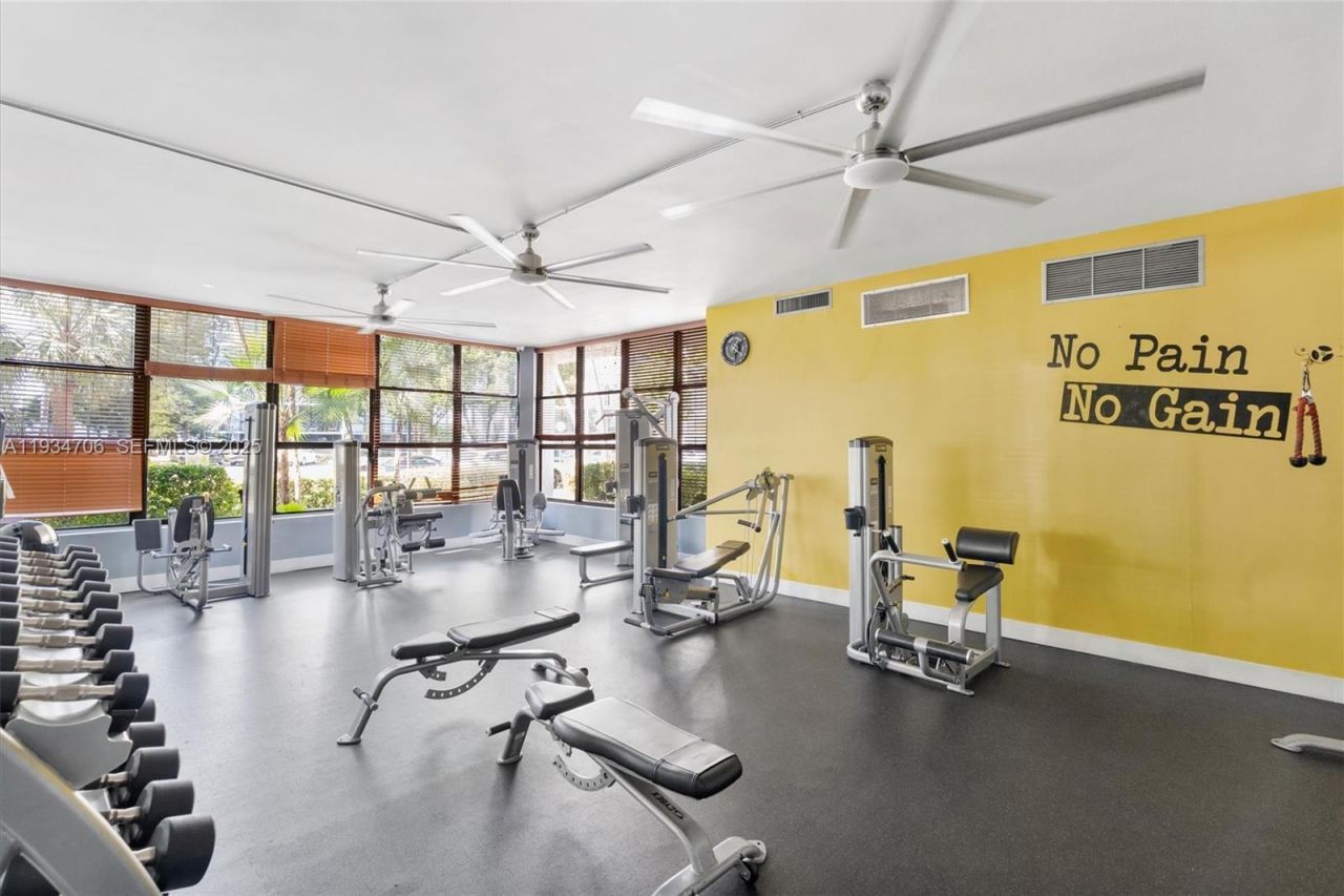 1000 Parkview Dr, Unit 316, Hallandale Beach, FL 33009 Photo