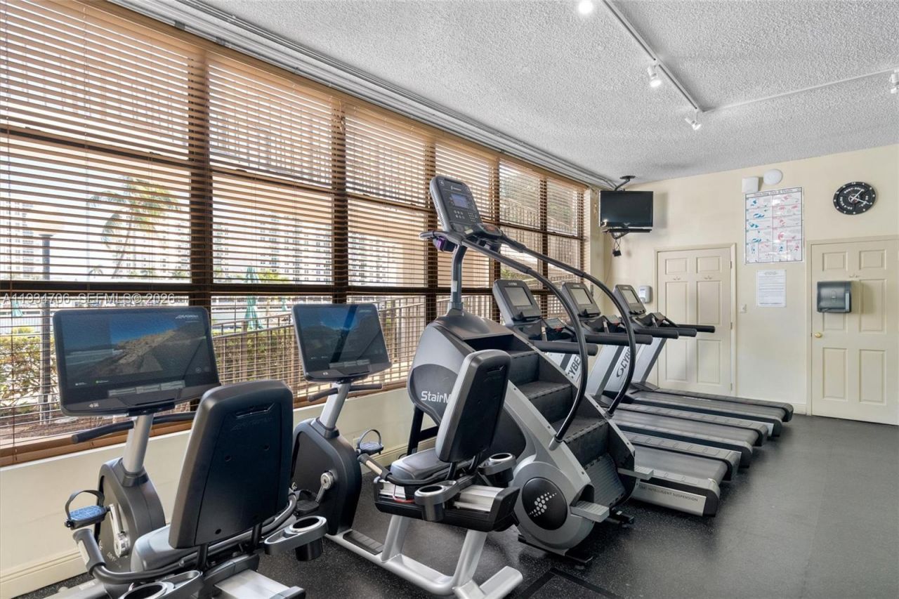 1000 Parkview Dr, Unit 316, Hallandale Beach, FL 33009 Photo