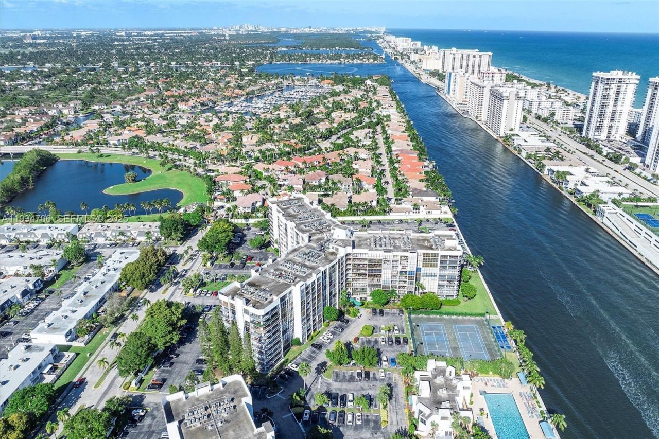 1000 Parkview Dr, Unit 316, Hallandale Beach, FL 33009 Photo