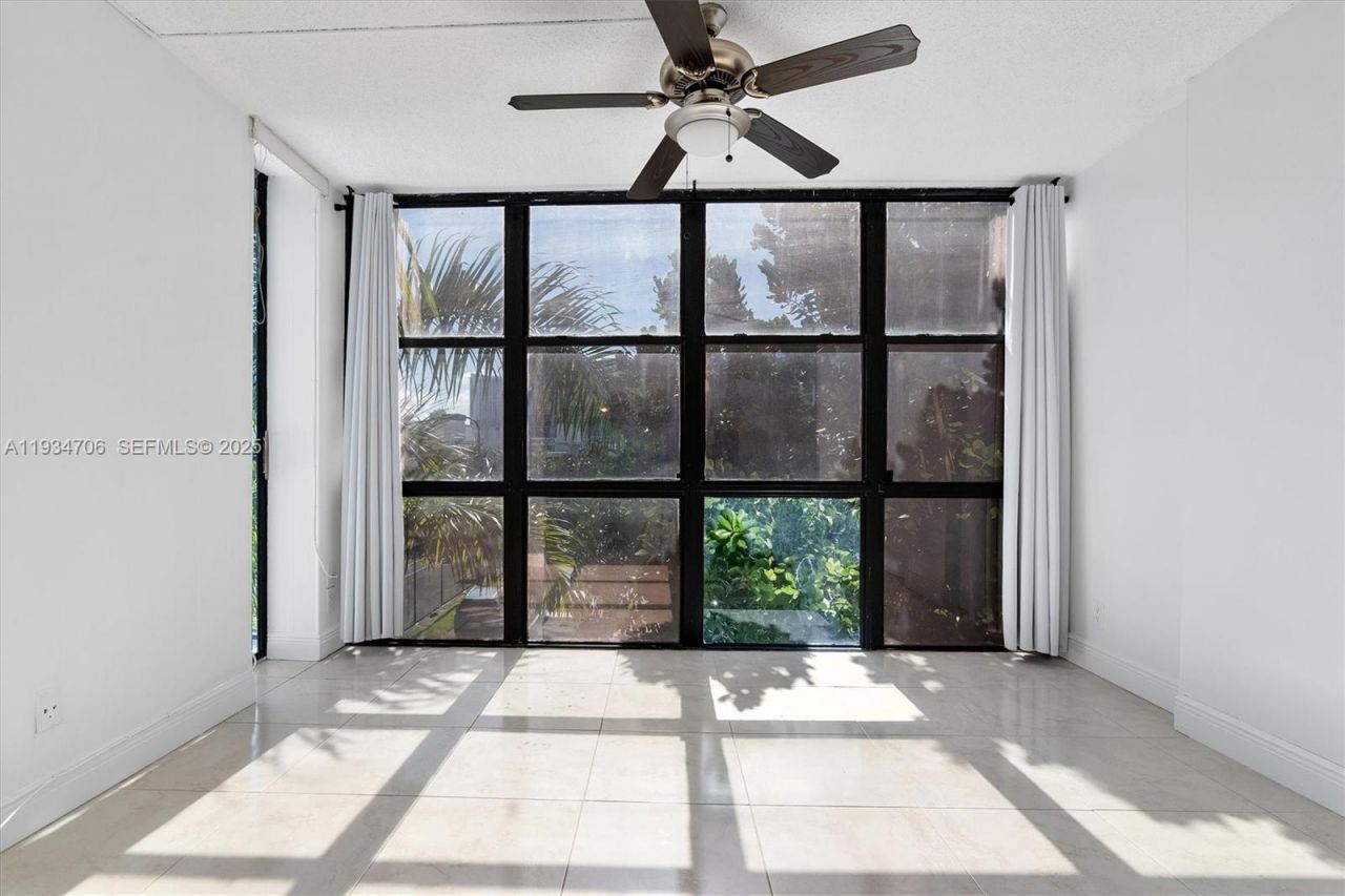 1000 Parkview Dr, Unit 316, Hallandale Beach, FL 33009 Photo