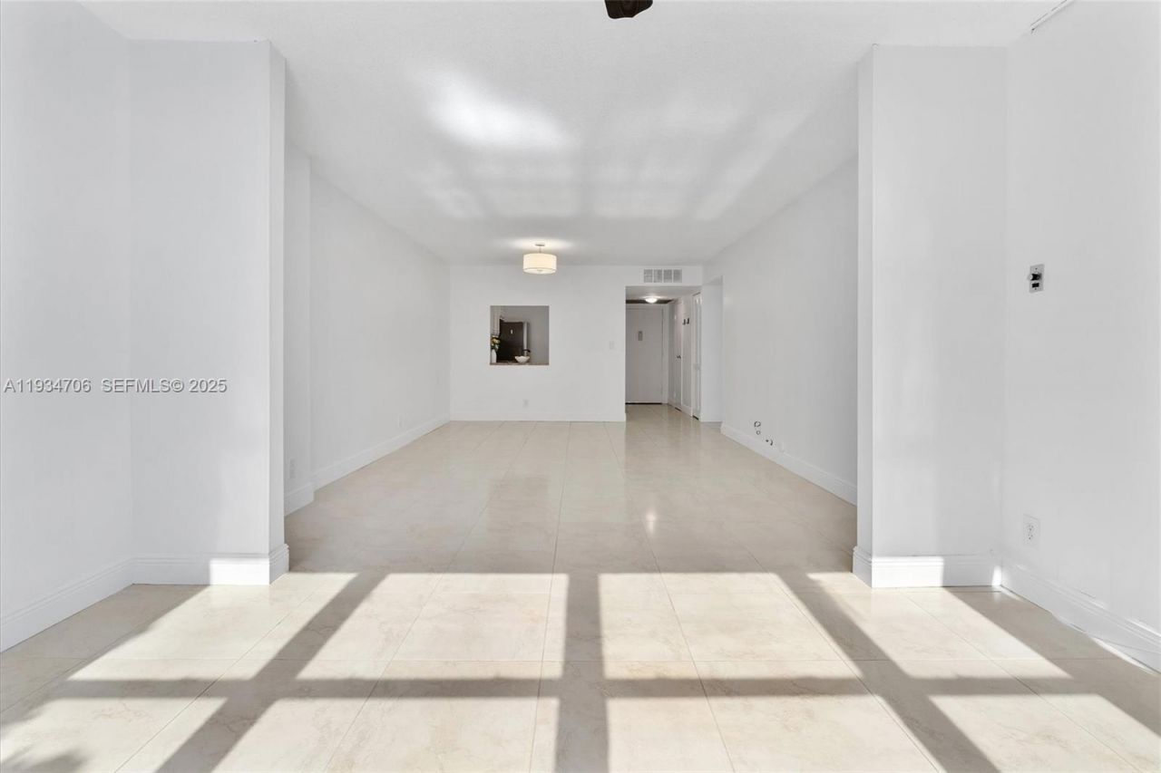 1000 Parkview Dr, Unit 316, Hallandale Beach, FL 33009 Photo