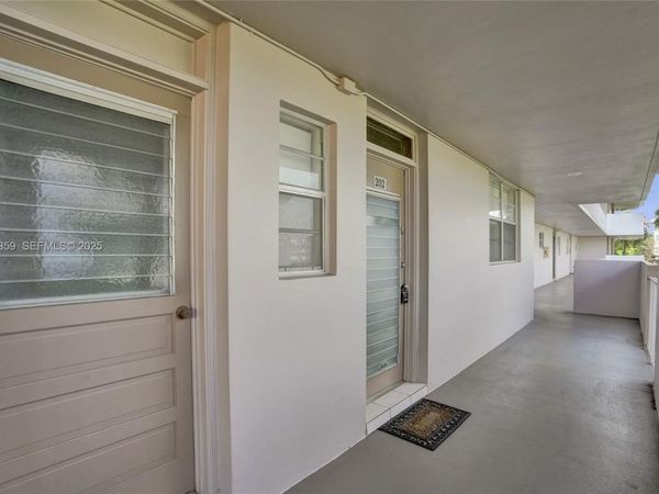 2800 NW 47th Ter, Unit 202A, Lauderdale Lakes, FL 33313