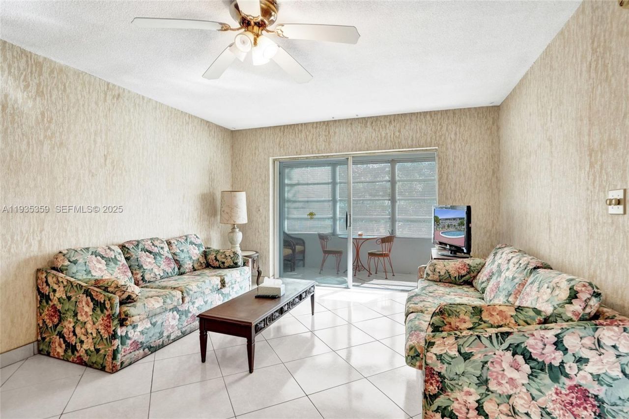 2800 NW 47th Ter, Unit 202A, Lauderdale Lakes, FL 33313 Photo