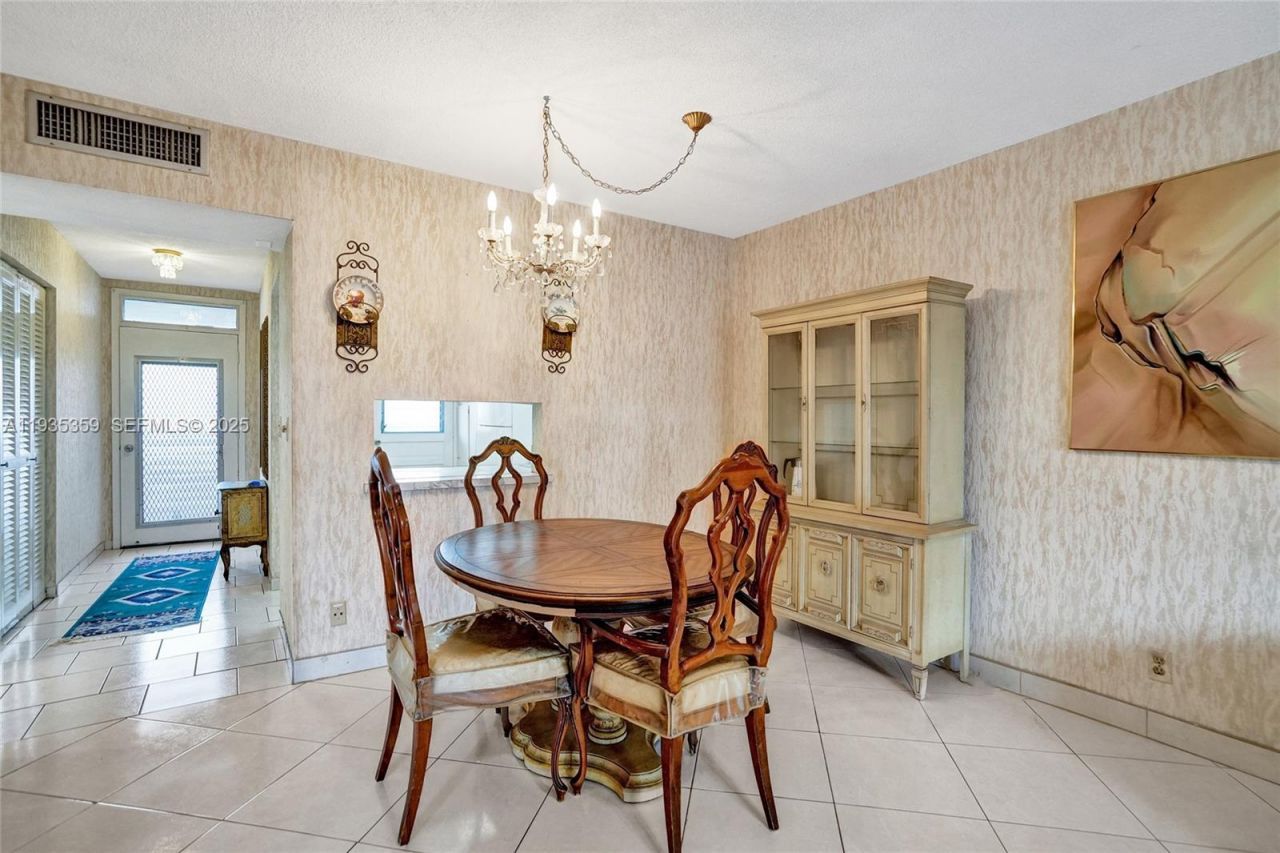 2800 NW 47th Ter, Unit 202A, Lauderdale Lakes, FL 33313 Photo