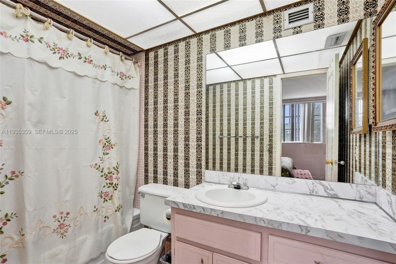 2800 NW 47th Ter, Unit 202A, Lauderdale Lakes, FL 33313 Photo