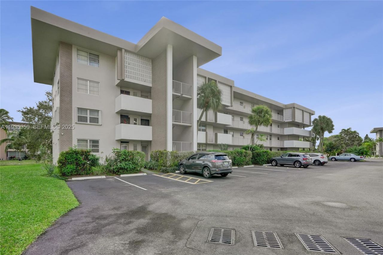 2800 NW 47th Ter, Unit 202A, Lauderdale Lakes, FL 33313 Photo