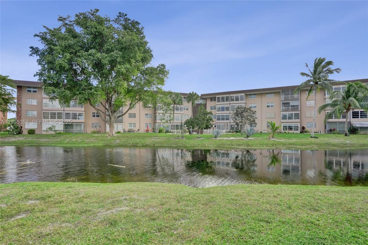 2800 NW 47th Ter, Unit 202A, Lauderdale Lakes, FL 33313 Photo